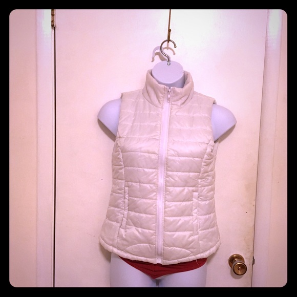 Rue21 Jackets & Blazers - Rue 21 Puff Quilted Vest